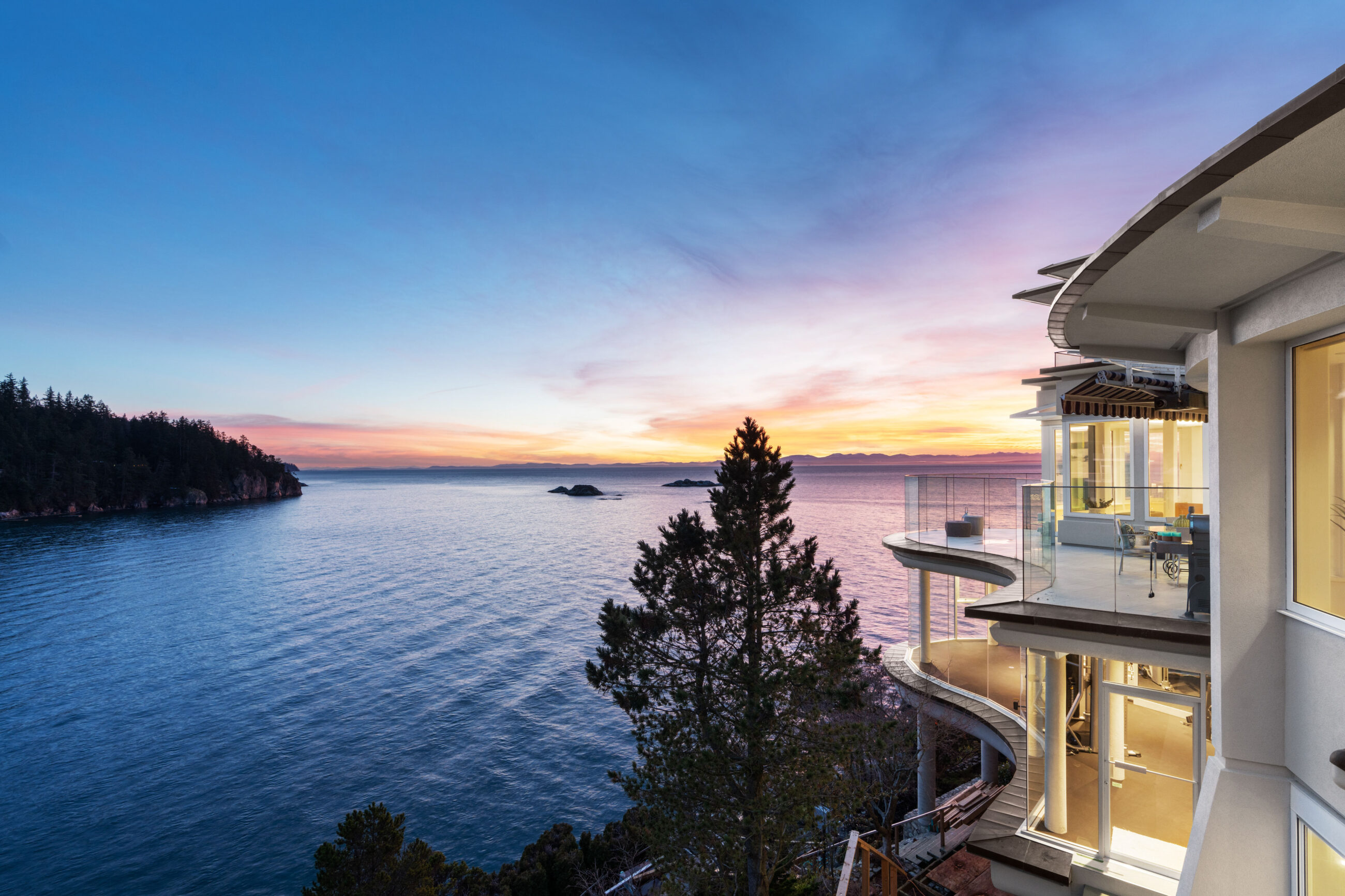 270 DEGREE WATERFRONT VIEWS WITH PRIVATE DOCK - 5310 Seaside Place, West Vancouver